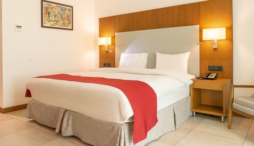 Deluxe Room, 1 King Bed, Non Smoking, City View