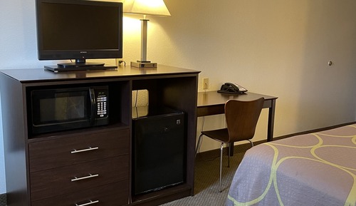 Standard Room, 1 Queen Bed, Non Smoking (Pet Friendly)