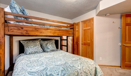 Studio (5 Bedrooms)