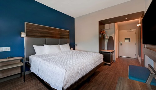 Room, 1 King Bed, Accessible (Hearing)