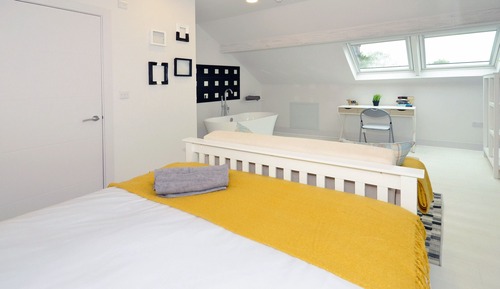 Deluxe Suite, Private Bathroom