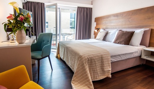 Superior Room, 1 King Bed, Balcony