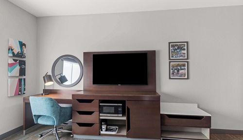 Room, 1 King Bed, Refrigerator & Microwave