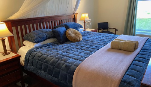 Ocean View Cottage,1 King bed, 2 Twin bunk beds, Ocean View, Patio