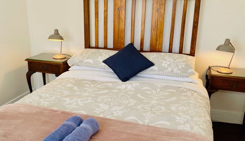 Seacroft Room 9, 1 Queen bed, Courtyard view
