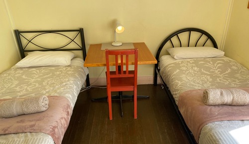 Seacroft Room 1, 2 Twin beds, Courtyard view