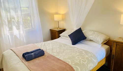 Seacroft Room 16, 1 Queen bed, Ocean view