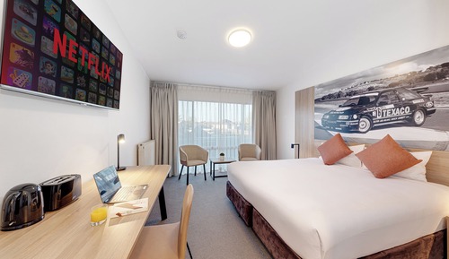 Deluxe King Room