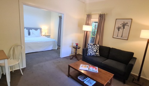 Superior Suite, 1 King Bed, Courtyard Area