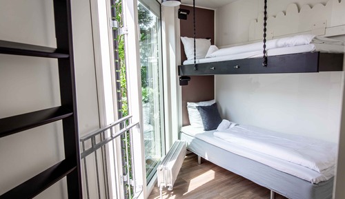 Apartment, 3 Bedrooms (Street-side)