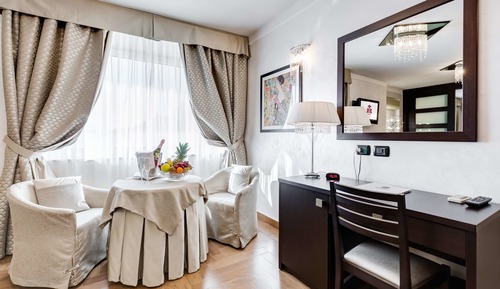 Suite, 1 King Bed, Jetted Tub