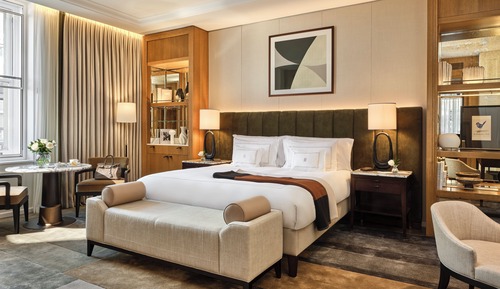 Suite, 1 King Bed (Trafalgar)