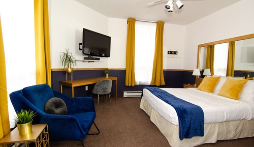 Deluxe Room, Jetted Tub