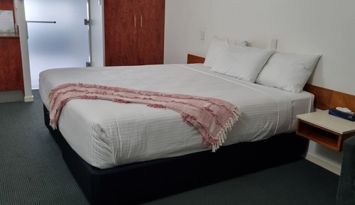 Double Room, 1 King Bed