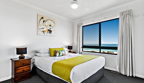 3 Bedroom Ocean View with access to Private Roof Top