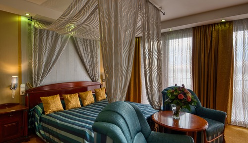 Honeymoon Room