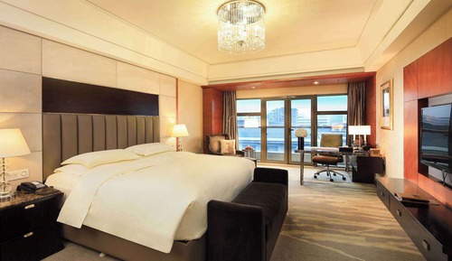 Family Room, 1 King Bed, Non Smoking, Lake View