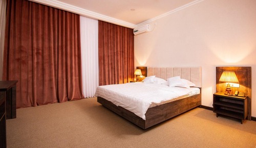 Deluxe Room, 1 King Bed