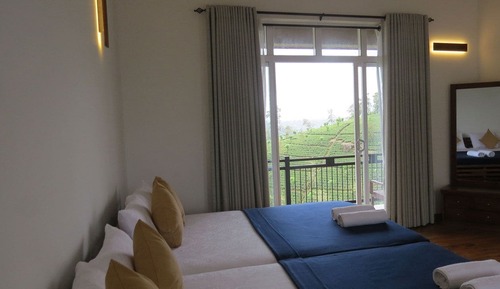 Deluxe Quadruple Room, 1 Bedroom, Non Smoking, Mountain View