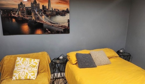 Comfort Apartment (1, next to tube station)