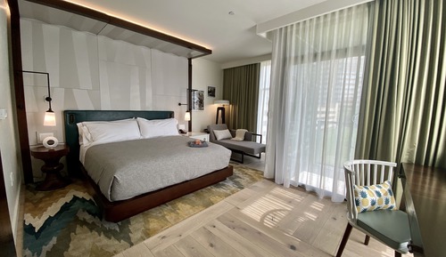 Premium Room, 1 King Bed, Balcony