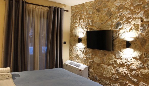 Room, Connecting Rooms