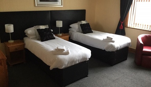 Deluxe Twin Room (2)