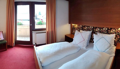 Basic Double Room, Shared Bathroom (2)