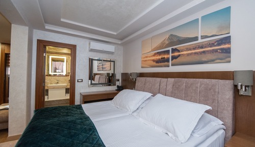 Deluxe Studio Suite