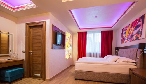 Romantic Studio Suite