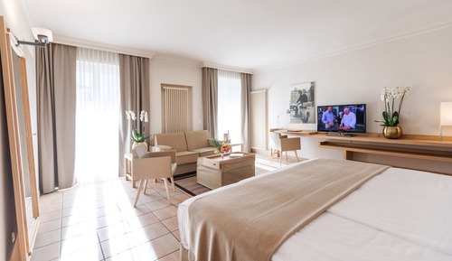 Deluxe Room (2 Persons)