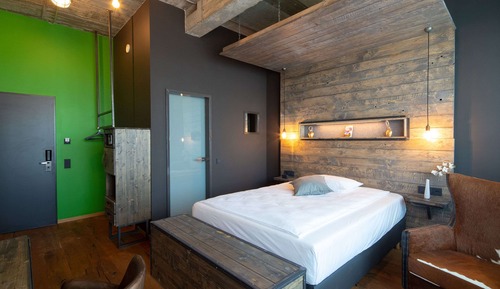 Business Room, 1 Queen Bed (View)