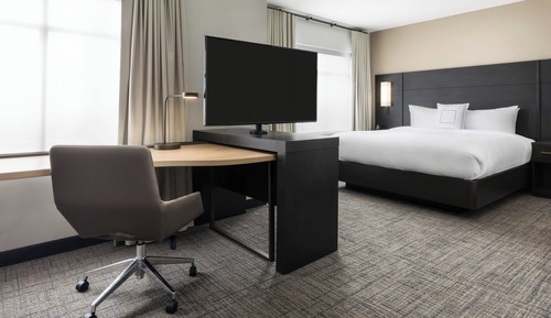 Studio, 1 King Bed (Mobility/Hearing Access, Roll-In Shwr)