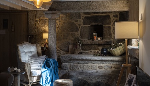 Traditional House, 2 Bedrooms, Terrace, Beachside