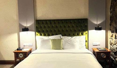 Junior Double or Twin Room (Suite)