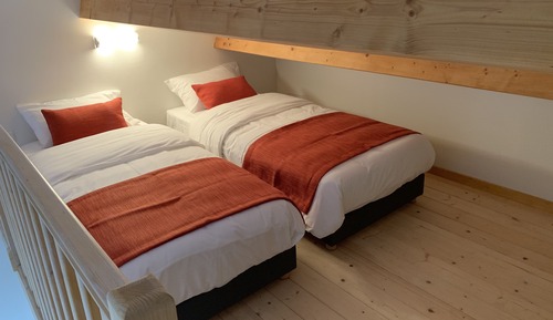 Quadruple Room, 1 Queen Bed and 2 Single Beds