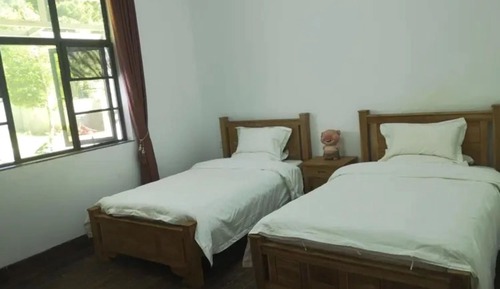 Shiraz Double Bed