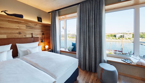 Room, 1 King Bed (High Floor, Harbor View)