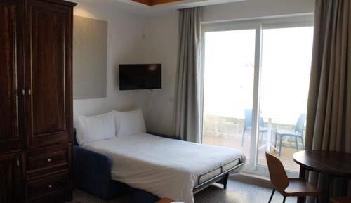 Executive Twin Room (accessible via external staircase)