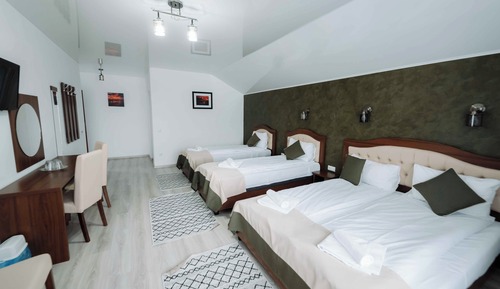 Room, Multiple Beds, Balcony, Courtyard View