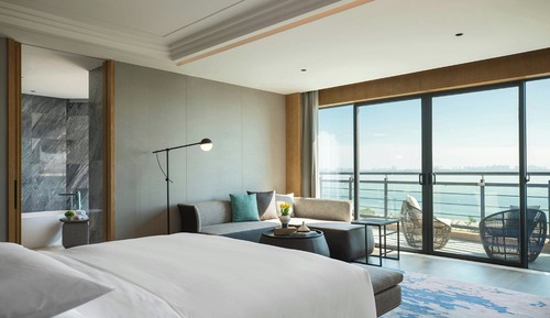 1-Bedroom Vice Presidential Suite, 1 King Bed, Oceanfront View