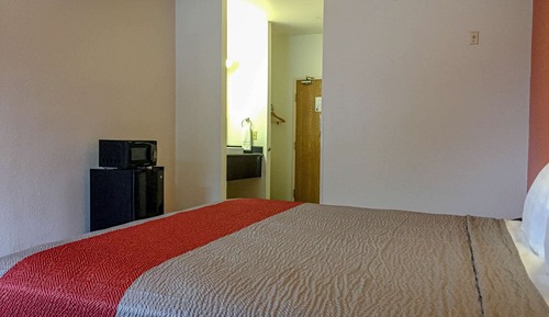 Standard Room, 1 King Bed, Accessible, Non Smoking