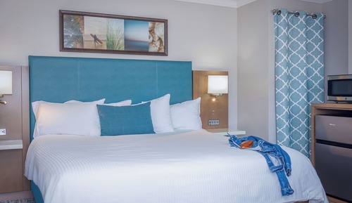 Signature Room, 1 King Bed, Bathtub, Courtyard Area