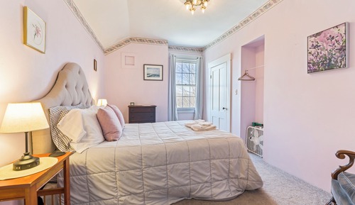 Basic Room, 1 Queen Bed, Non Smoking (Room 7, Third Floor) Shared Shower