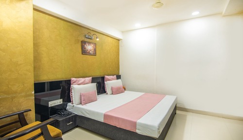 Deluxe Room, 1 King Bed, Accessible