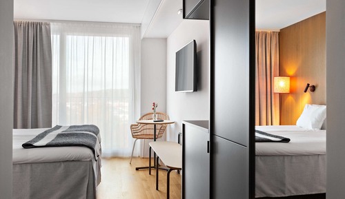 Standard Room, 1 King Bed, Non Smoking, Balcony