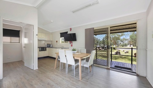 Deluxe Cabin - Sleeps 6 - Accessible