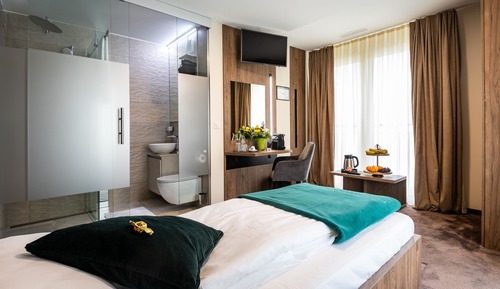 Single Room, Balcony