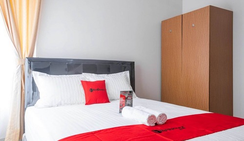 Double Room (RedDoorz)