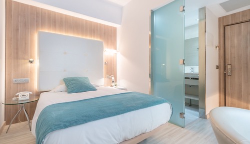 Single Room (Interior)